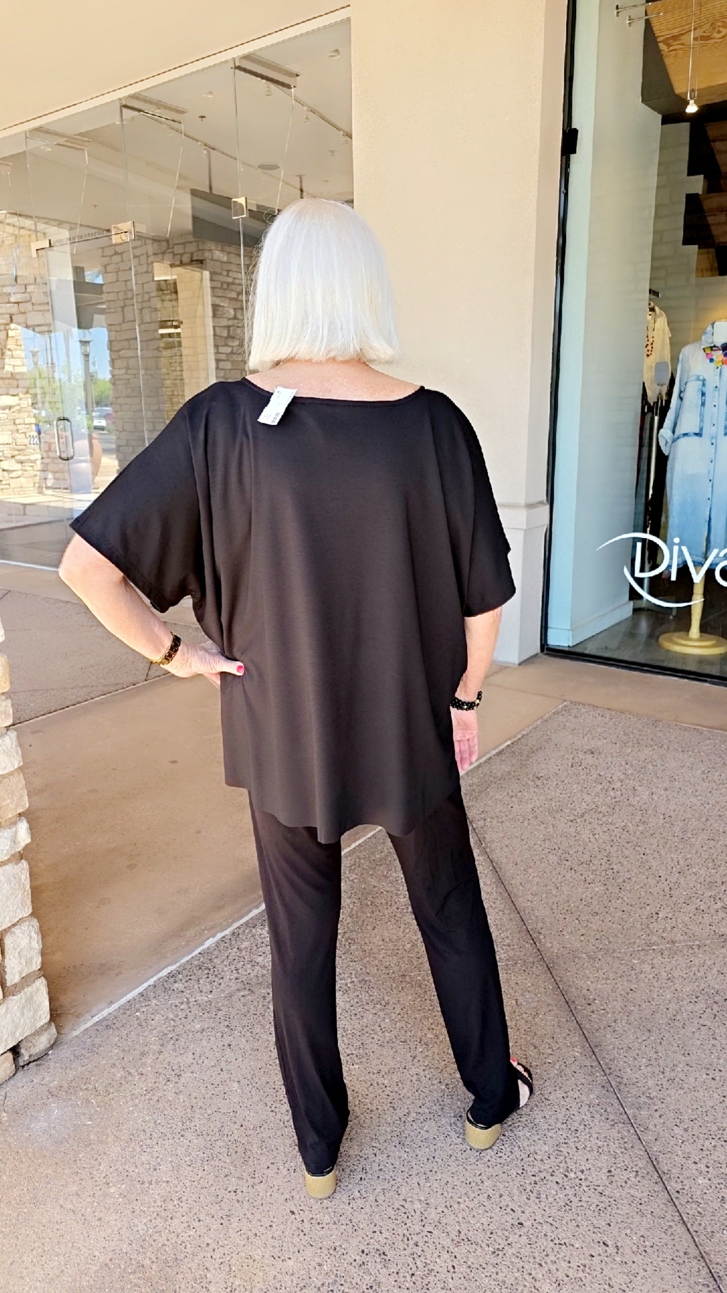 Edit by Igor Black Graphic Thea Top E25-38