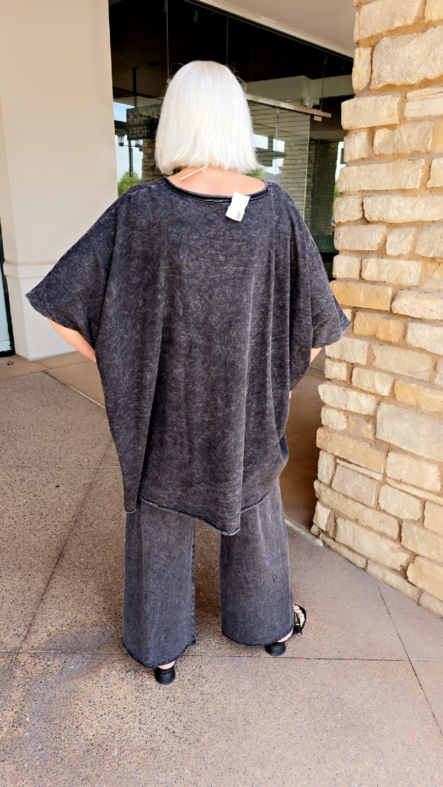 Cotton Lani Oversized Black V-Neckline Tunic J715