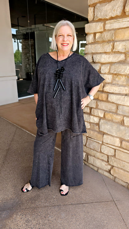 Cotton Lani Oversized Black V-Neckline Tunic J715