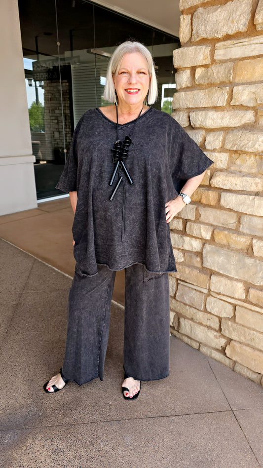Cotton Lani Oversized Black V-Neckline Tunic J715