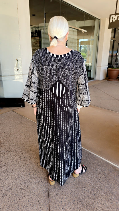 Lyng Designs Black/White Printed Joy Dress WV4064R